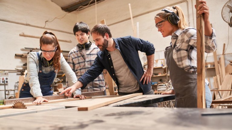 Menuiserie sur-mesure à Cherisy : matériaux nobles et savoir-faire